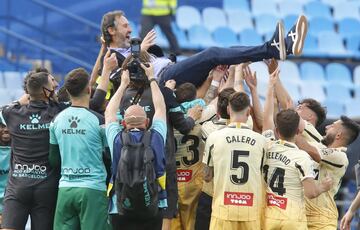 Los jugadores del Espanyol celebrando el ascenso matem¨¢tico a primera divisi¨®n