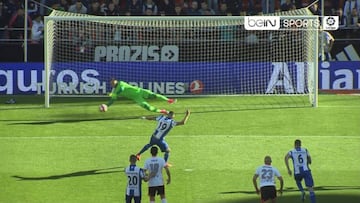 Diego Alves para su 24º penalti