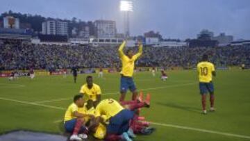 Ecuador celebra el gol de Miller Bolaños ante Bolivia.