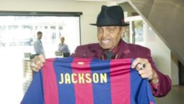 El padre de Michael Jackson visitó el museo del Barcelona