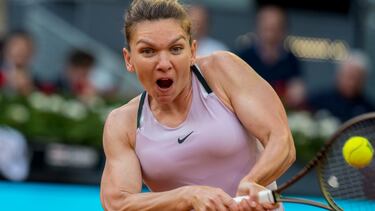 Simona Halep, durante el partido contra Paula Badosa en el pasado Madrid Open.