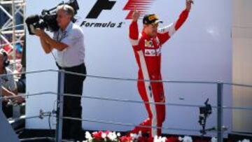 Vettel celebra la segunda plaza.
