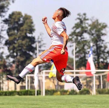 El zurdo se destacó en las divisiones inferiores de la U y se convirtió en una opción para el ataque del primer equipo. Esta imagen es de su etapa como juvenil. 