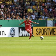 Bayer de Aránguiz debutó goleando en la Copa Alemania
