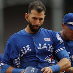 El lío con Bautista debe obligar a Manfred a actuar
