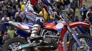 <b>LÍDER SÓLIDO.</B> Stefan Everts (Yamaha) ha cosneguido la victoria en el GP de Europa en 500 c.c. con lo que consigue también el liderato en el mundial.