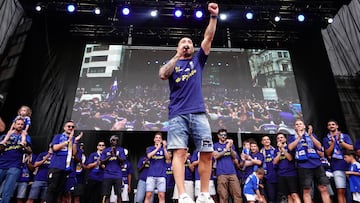 Cientos de personas durante la celebración del ascenso a Primera División del Real Oviedo, a 22 de junio de 2025, en Oviedo, Asturias (España). La ciudad de Oviedo acoge este domingo diversos actos para la celebración del ascenso a Primera División del Real Oviedo, conseguido después de que el equipo remontara en la ciudad asturiana un resultado adverso ante el Mirandés. El Real Oviedo lleva jugando en categorías inferiores desde el año 2001.
22 JUNIO 2025;CELEBRACIÓN;ASCENSO;PRIMERA DIVISIÓN;FÚTBOL;FANS;
Xuan Cueto / Europa Press
22/06/2025