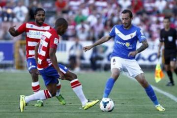 Aleix Vidal Yacine Brahim y Brayan Angulo (Granada CF).