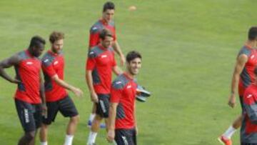 Marco Asensio, sonriente, en el entrenamiento del Espanyol de este mi&eacute;rcoles.