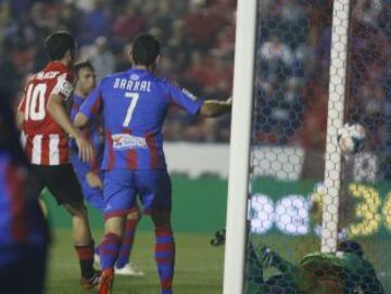 1-2. El primer gol granota lo marcó San José en propia puerta.