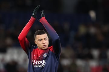 Paris Saint-Germain's French forward #07 Kylian Mbappe 
