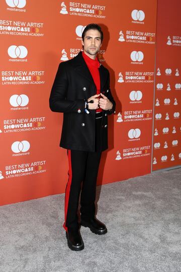 Johann Vera durante la alfombra roja de los 'Best New Artist Showcase' de los Latin Grammy.