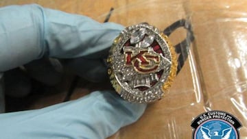 La Oficina de Aduanas y Protecci&oacute;n Fronteriza intercept&oacute; tres cargamentos, que inclu&iacute;an 285 anillos de campeonato de Lakers, Chiefs, Packers y Dolphins.