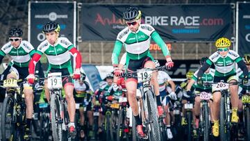 Salida de la Andaluc&iacute;a Bike Race.