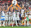 El Tottenham celebra su Europa League en San Mamés