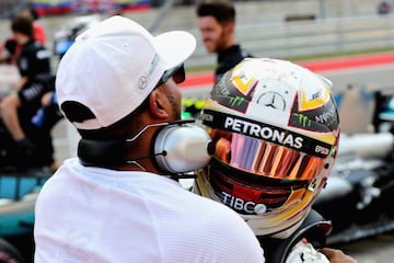 Pole para Lewis Hamilton.