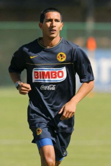 Para el Apertura 2011, Castillo llegó al América, sin embargo, no gozó de la mejor fortuna con el conjunto azulcrema.