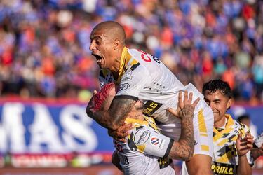 Vino en silencio, se hizo figura del equipo revelación y queda libre: “Me siento cómodo en Chile”