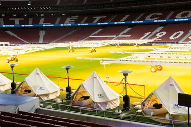 Diez aficionados disfrutarán de una exclusiva noche pernoctando en tiendas de campaña instaladas en el estadio, como ganadores de un sorteo de Hyundai, patrocinador del  Atletico de Madrid. Los jugadores rojiblancos cedieron sus vehículos IONIQ 5 para dotar de energía a diferentes zonas del Eco Camping.