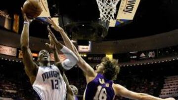 <b>DOS COLOSOS. </b>Howard y Gasol se cruzaron en la Finalde 2009.