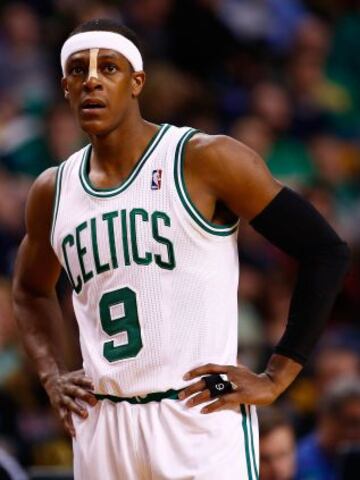 Rajon Rondo, base de los Boston Celtics, se fracturó la mano el pasado 26 de septiembre. Se espera su vuelta para la mediados de noviembre.