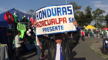 Así se vive el ambiente en el Estadio Azteca para el duelo eliminatorio entre la selección mexicana y el conjunto catracho rumbo a Rusia 2018.