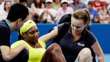 Serena abandonó el torneo de Brisbane lesionada y es duda para el Abierto de Australia.