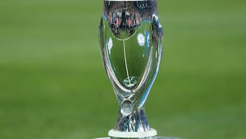 FILE PHOTO: FILE PHOTO: Soccer Football - UEFA Super Cup - Liverpool v Chelsea - Vodafone Arena, Istanbul, Turkey - August 14, 2019  The UEFA Super Cup on display before the match  REUTERS/Murad Sezer/File Photo