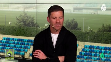 Xabi Alonso se reivindica en un acto junto a Butragueño