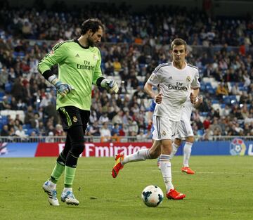 Comenzó en el Real Madrid C en 2012 y fue subiendo de equipo hasta que en 2015 ficha por el Rayo Vallecano