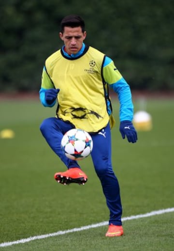 Alexis Sánchez y Arsenal cumplieron el último entrenamiento antes de trasladarse a Mónaco para enfrentar al local por Champions League.