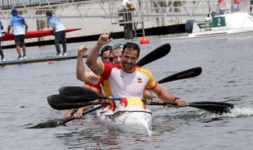 Saúl Craviotto, Marcus Walz, Carlos Arévalo y Rodrigo Germade celebran la medalla de plata.