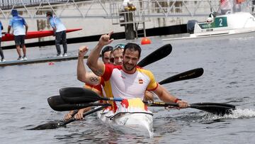 Saúl Craviotto, Marcus Walz, Carlos Arévalo y Rodrigo Germade celebran la medalla de plata.
