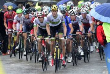 El pelot¨®n, durante la carrera en l¨ªnea de elite masculina en la ¨²ltima jornada de los Mundiales de ciclismo de Ponferrada (Le¨®n).