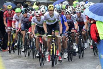 El pelotón, durante la carrera en línea de elite masculina en la última jornada de los Mundiales de ciclismo de Ponferrada (León). 