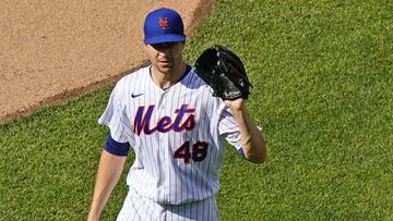 Jacob deGrom, pitcher de los Mets, acumula 12 aperturas consecutivas en las que tolera una carrera o menos, con lo que rompi&oacute; un r&eacute;cord de Bob Gibson.