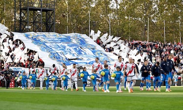 Vallecas siempre cumple ante su equipo. Ambientazo en el partido ante el Real Madrid.