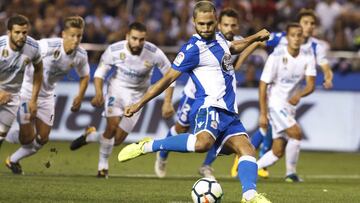 Florin Andone, justo en el momento de lanzar el penalti ante el Real Madrid que detuvo Keylor Navas.