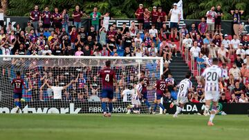 Eldense-Valladolid. Celebración gol de Sylla.