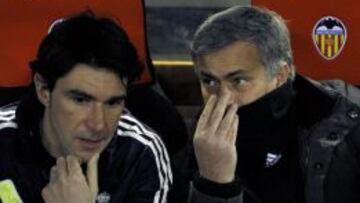 Karanka y Mourinho, en el banquillo de Mestalla.