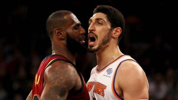 NEW YORK, NY - NOVEMBER 13: LeBron James #23 of the Cleveland Cavaliers and Enes Kanter #00 of the New York Knicks exchange words in the first half at Madison Square Garden on November 13, 2017 in New York City. NOTE TO USER: User expressly acknowledges and agrees that, by downloading and or using this Photograph, user is consenting to the terms and conditions of the Getty Images License Agreement   Elsa/Getty Images/AFP
 == FOR NEWSPAPERS, INTERNET, TELCOS &amp; TELEVISION USE ONLY ==