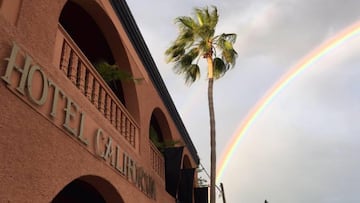 Eagles denuncian al Hotel California de México por aprovecharse del éxito de su álbum.