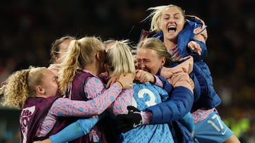 Sam Kerr’s superb strike isn’t enough to prevent England from reaching their first Women’s World Cup final, with Toone, Hemp and Russo on target.