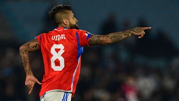 Chile's midfielder Arturo Vidal celebrates after scoring a goal during the 2026 FIFA World Cup South American qualifiers football match between Uruguay and Chile, at the Centenario stadium in Montevideo, on September 8, 2023. (Photo by Pablo PORCIUNCULA / AFP)