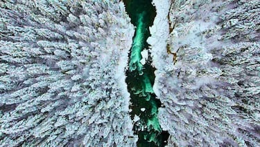 Imagen aérea del río Fraser cerca del monte Robson, Columbia Británica, Canadá. 