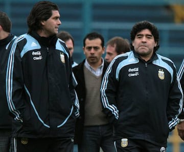 Alejandro Mancuso y Diego Armando Maradona inspeccionan el estadio de Rosario en 2009 en los d&iacute;as previos a un partido contra Brasil clasificatorio para el Mundial.