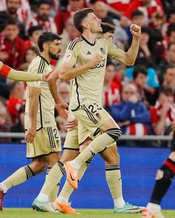 Gumbau celebra su 'no gol olímpico'.