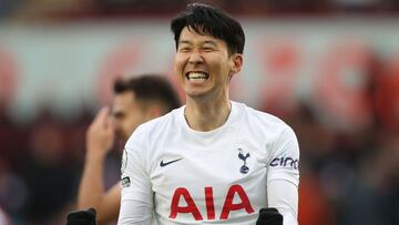 Soccer Football - Premier League - Aston Villa v Tottenham Hotspur - Villa Park, Birmingham, Britain - April 9, 2022  Tottenham Hotspur&#039;s Son Heung-min celebrates scoring their fourth goal to complete his hat-trick Action Images via Reuters/Molly Dar