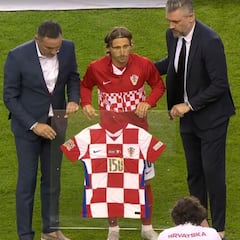 La pasión por Modric reflejada en un tifo espectacular: es una pasada lo que le quieren