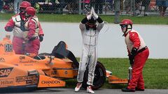 INDIANAPOLIS, IN - MAY 28: Fernando Alonso of Spain, driver of the #29 McLaren-Honda-Andretti Honda, exits his car after his engine expired during the 101st Indianapolis 500 at Indianapolis Motorspeedway on May 28, 2017 in Indianapolis, Indiana.   Jared C. Tilton/Getty Images/AFP
 == FOR NEWSPAPERS, INTERNET, TELCOS &amp; TELEVISION USE ONLY ==